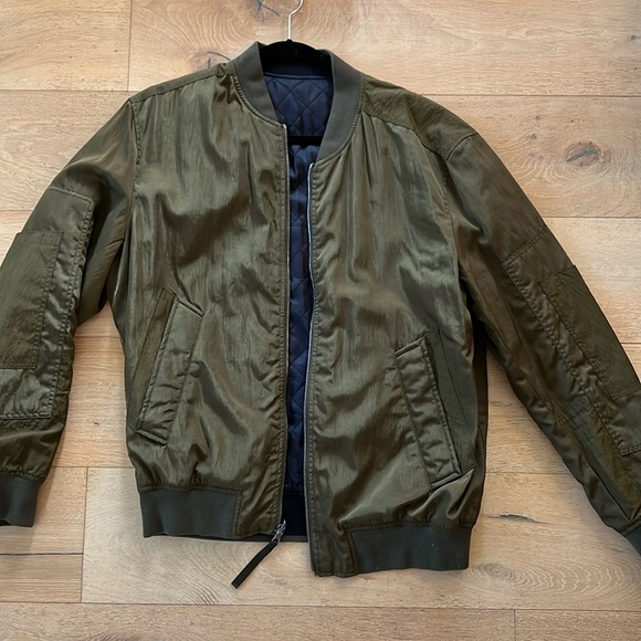 Vince Bomber - Picture 1 of 1